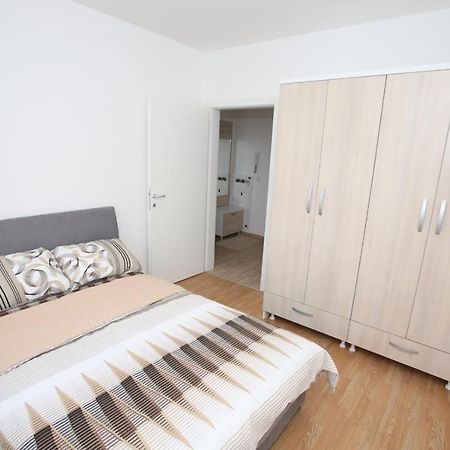 Fast Sleep & Go 3 Apartment Парачин Екстериор снимка