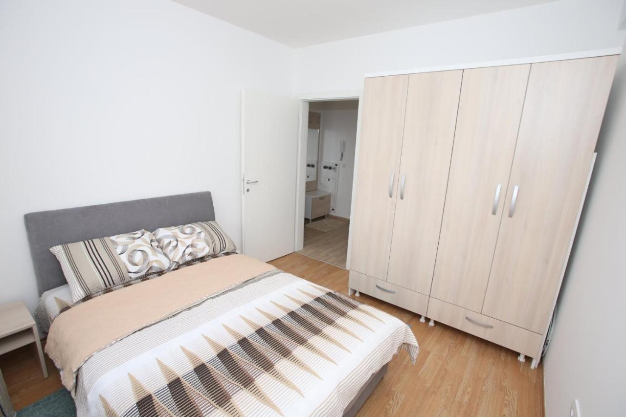 Fast Sleep & Go 3 Apartment Парачин Екстериор снимка