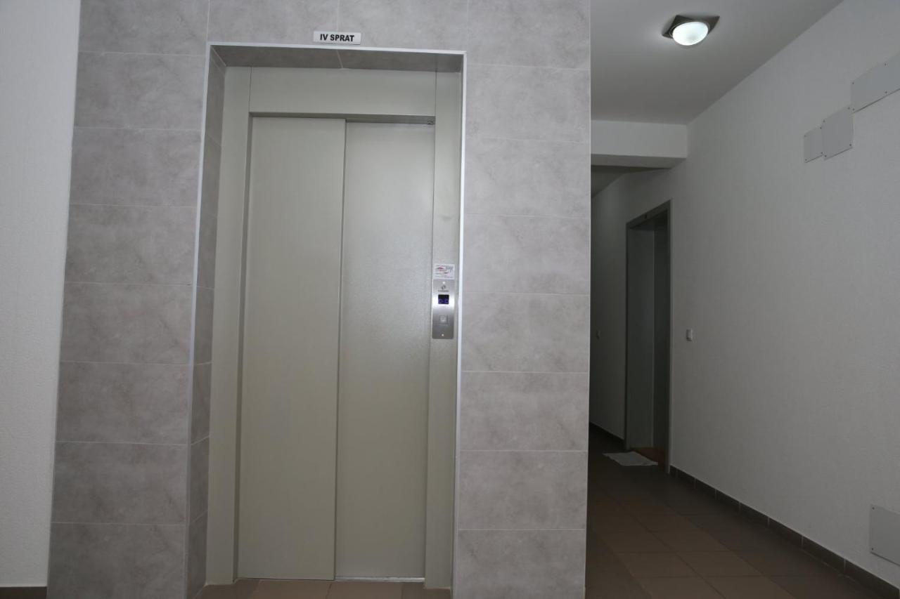 Fast Sleep & Go 3 Apartment Парачин Екстериор снимка